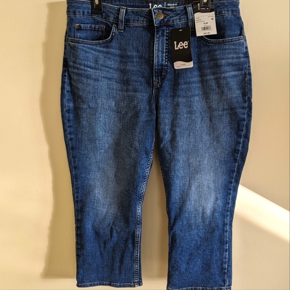 Lee Denim - NWT Lee 16M Seattle Fog Midrise Jean Capri